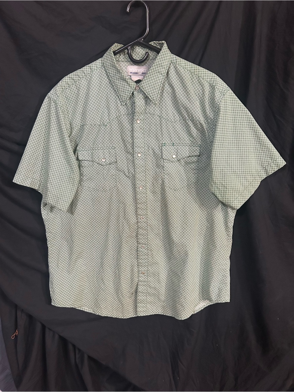 Lightweight Wrangler Men's Short-Sleeve Green Patterned Western Button-Up Shirt